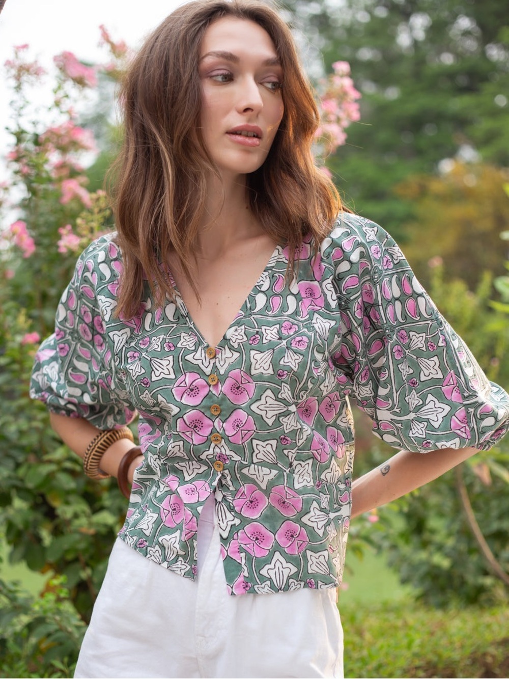 NWT Beyond by Vera Vivi Top in Heritage Wisteria Verdure Print